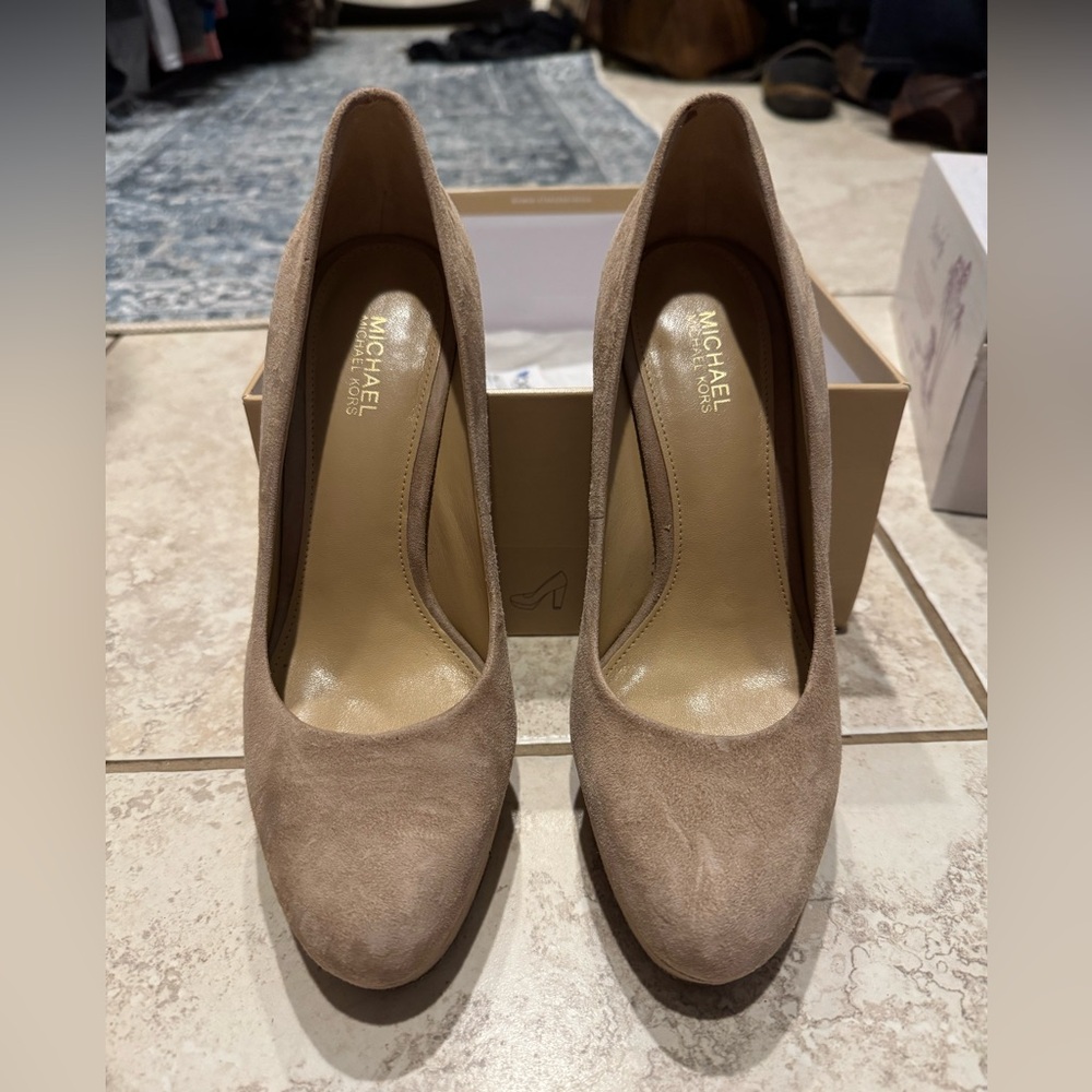 Michael Kors Women's Beige Suede Heels 7M